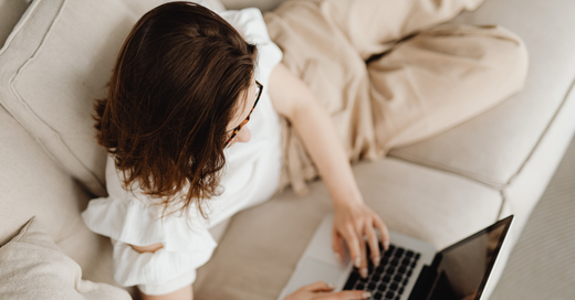 Yellow vaginal discharge: causes, STI signs & when to act