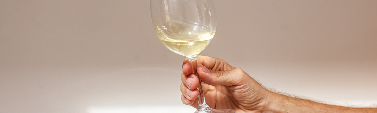 Erhöht Alkohol den Östrogenspiegel? Fakten zu Alkohol und Hormonhaushalt