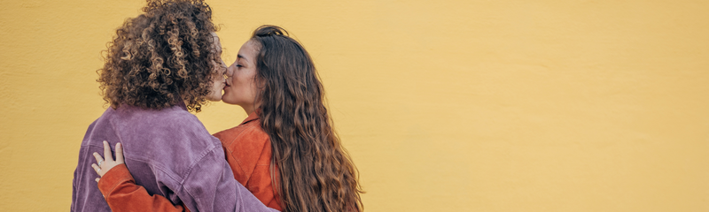 STIs bei lesbischen und bisexuellen Frauen: Risiken & Schutz